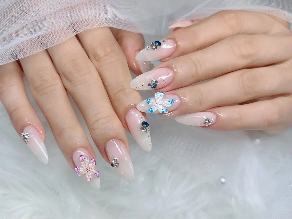 ネイル チークネイル ドット フレンチネイル グラデーション 韓国ネイル ハンドネイル Kei Nail Salonのネイルデザイン