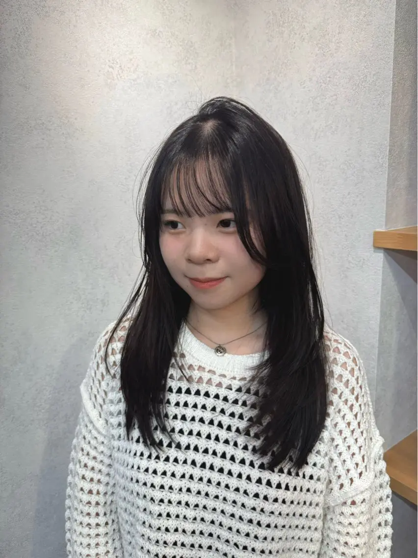 ロング 顔周りカット レイヤーカット カット ヘアカラー トリートメント yui 透明感 ベージュ/パーマのヘアスタイル