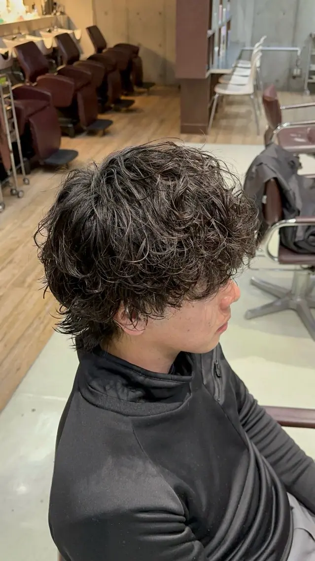 パーマ メンズ メンズパーマ メンズウルフカット ウルフカット カット パーマ fifth原宿 宮部蓮のヘアスタイル