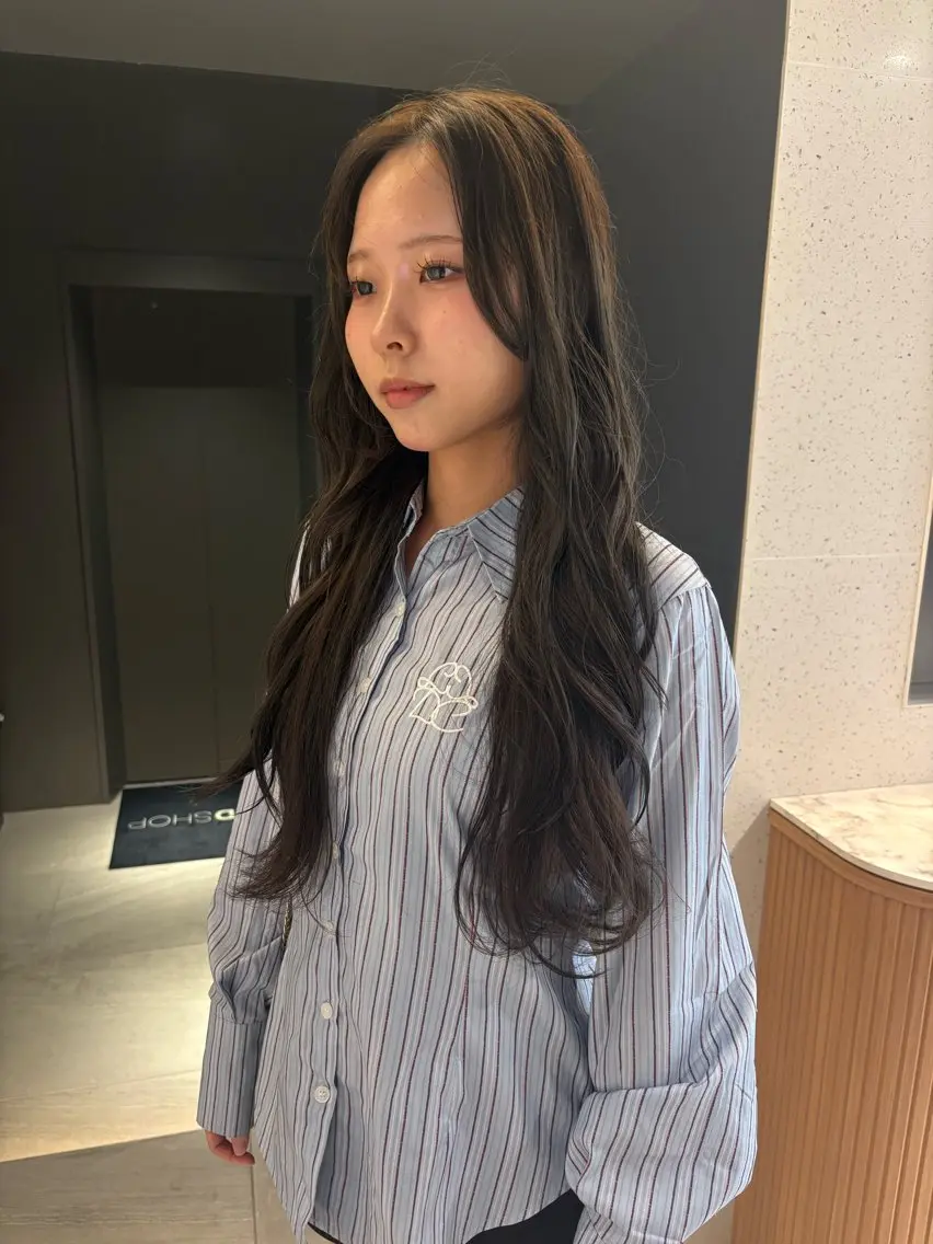 ロング カラー オリーブカラー ヘアカラー THIRDSHOP tomoeのヘアスタイル