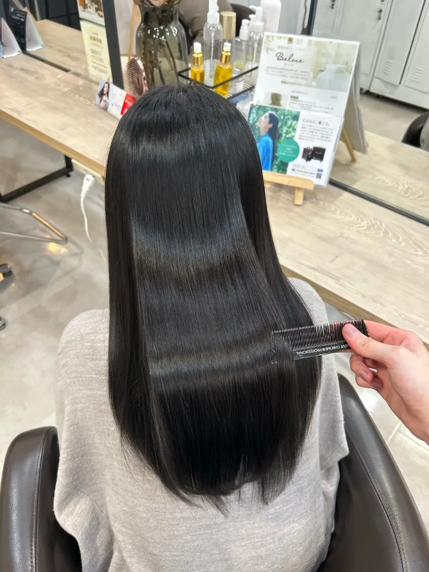 ロング 光を纏うツヤ感ロング Natsuki🤍のヘアスタイル