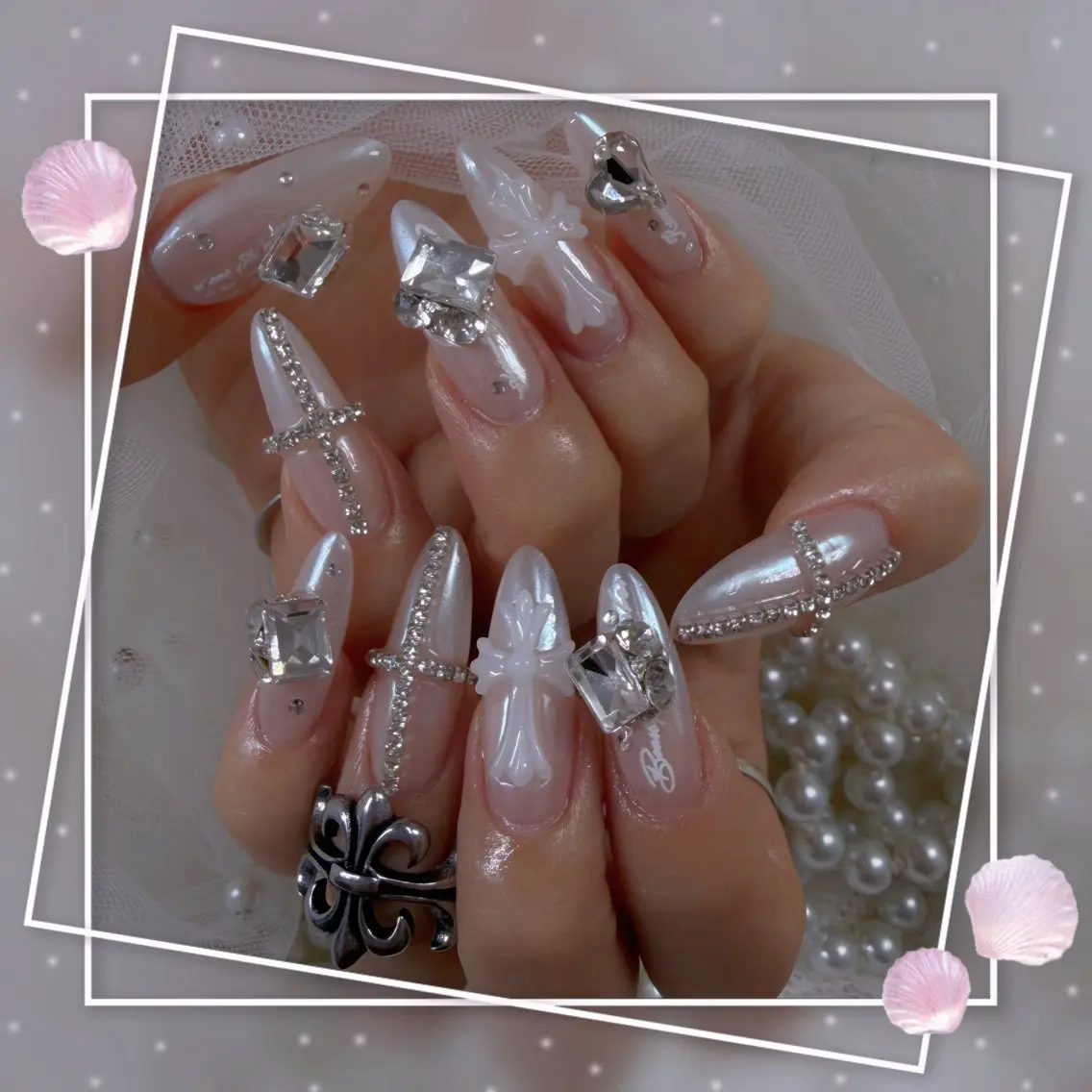 ネイル チークネイル フレンチネイル ガーリー ガラスフレンチ グラデーション Chill Nailsalonのネイルデザイン