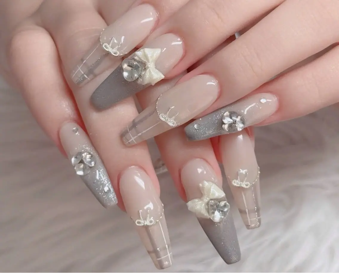 ネイル フレンチネイル ジェルネイル ハロウィン キラキラネイル 韓国ネイル ハンドネイル H.baby Nail Salonのネイルデザイン