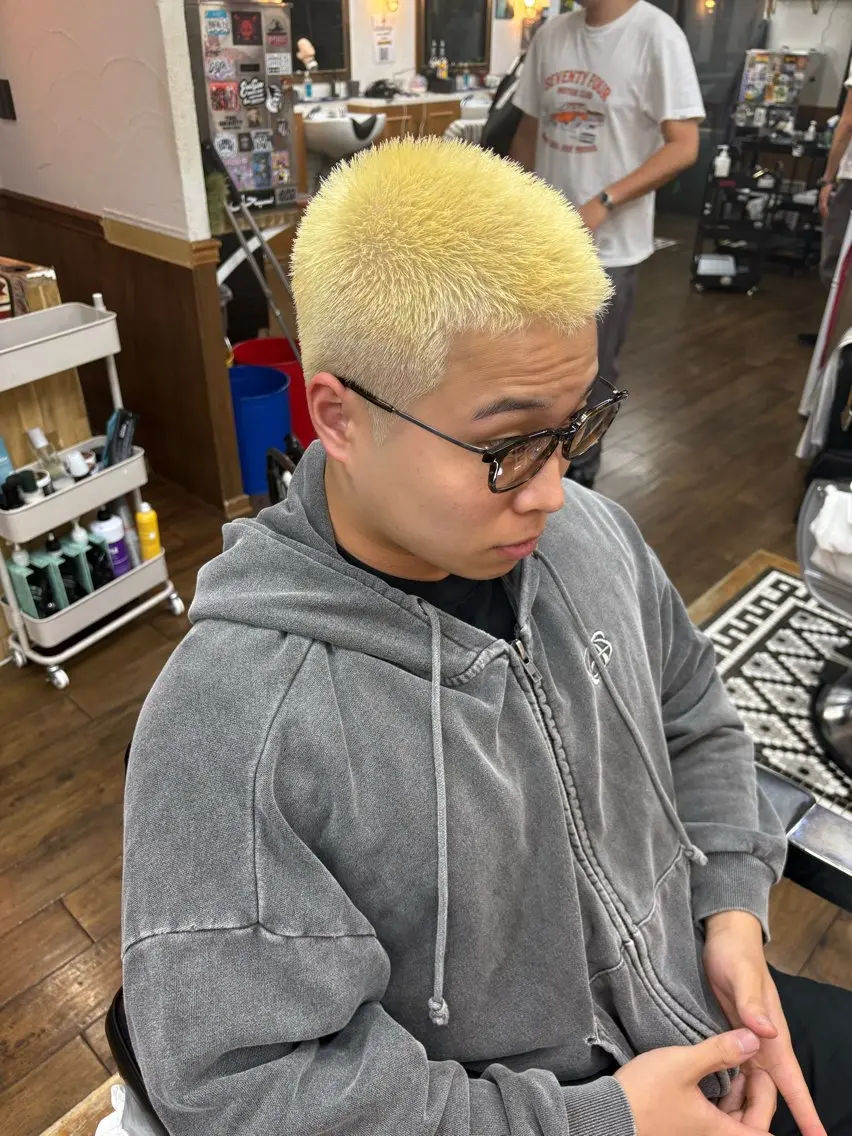 ショート カラー メンズ 刈り上げ 西川 卓のヘアスタイル