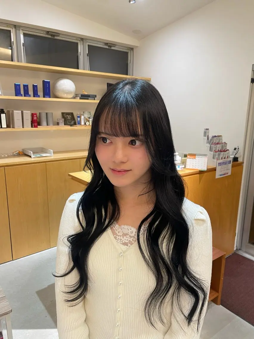 ロング カラー 透明感カラー 服部 心咲のヘアスタイル
