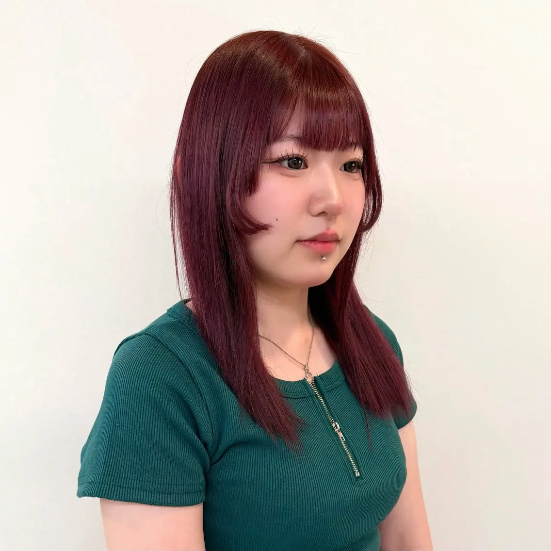 ミディアム カラー ブリーチ カシス ダブルカラー ブリーチなしカラー ピンクカラー ヘアカラー ブリーチカラー🦋 田中さくらのヘアスタイル