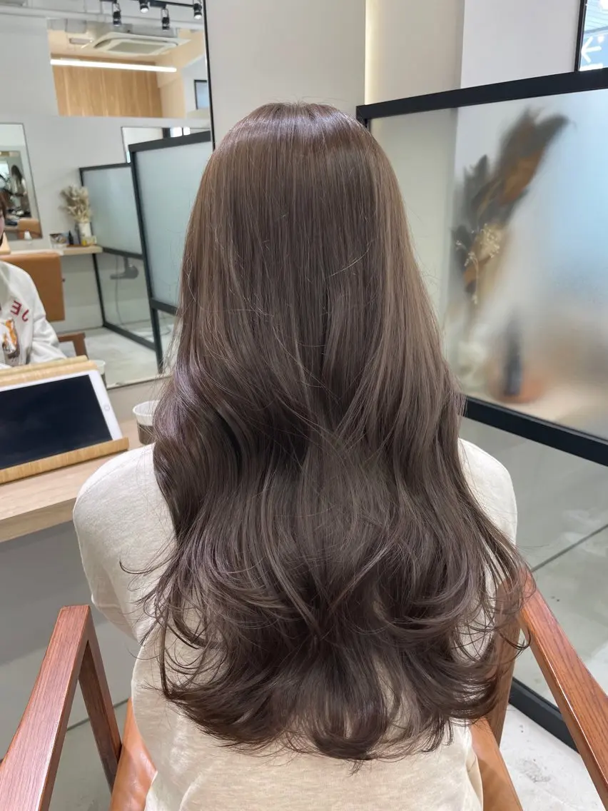セミロング カラー ベージュカラー イルミナカラー オリーブベージュ カット ヘアカラー 半個室女性salon 🩰Natsumiのヘアスタイル
