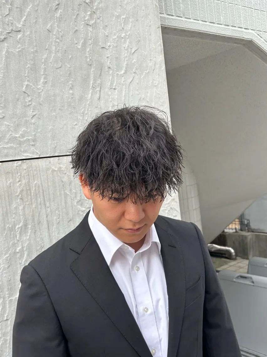 パーマ メンズハイトーン 北斗💍レイヤーのヘアスタイル