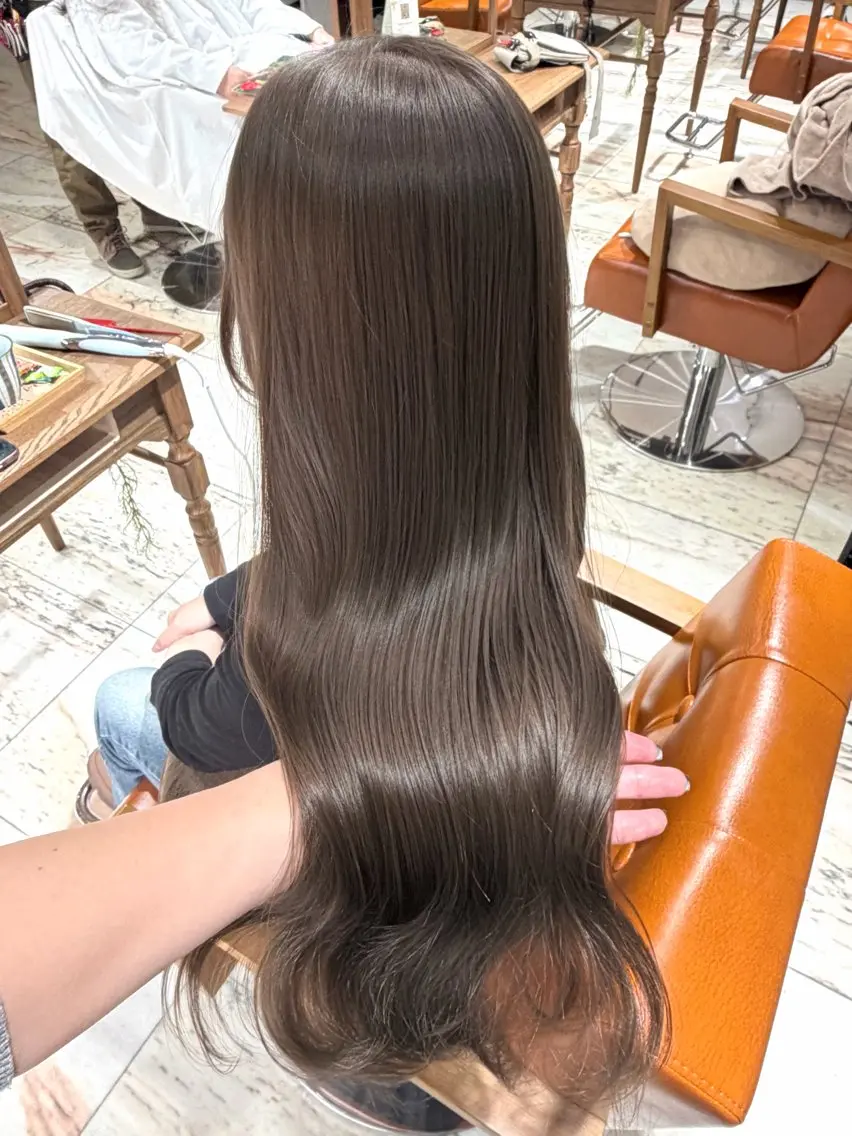 ロング カラー ベージュカラー オリーブベージュ カット ヘアカラー レイヤーカット/透明 感カラー🩵中村友美のヘアスタイル