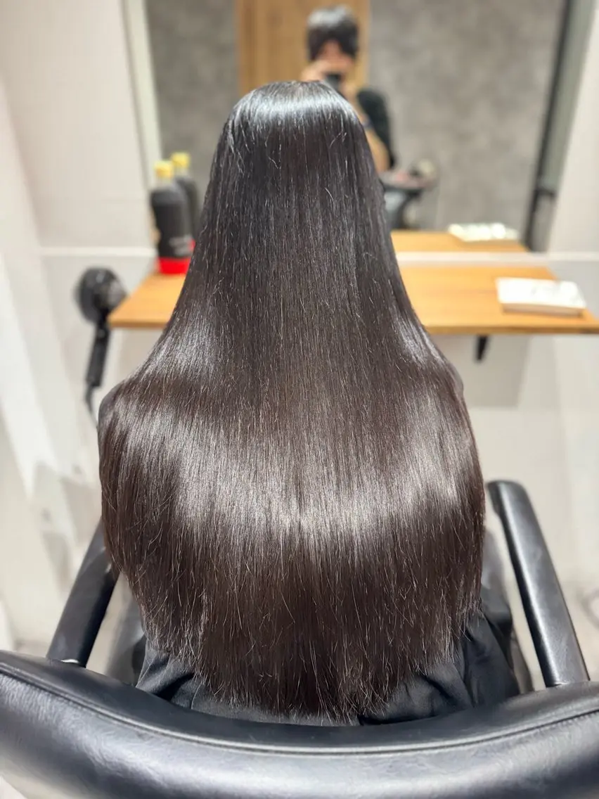 ロング カット 縮毛矯正 トリートメント ツヤツヤ縮毛矯正 /美髪カラー 小山のヘアスタイル
