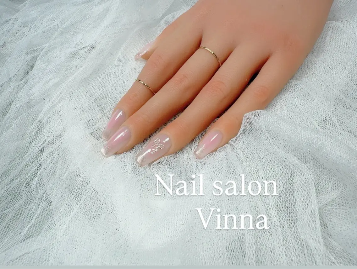 ネイル チークネイル フレンチネイル マグネットネイル マグネットフレンチ ワンホンネイル Nail salon Vinnaのネイルデザイン