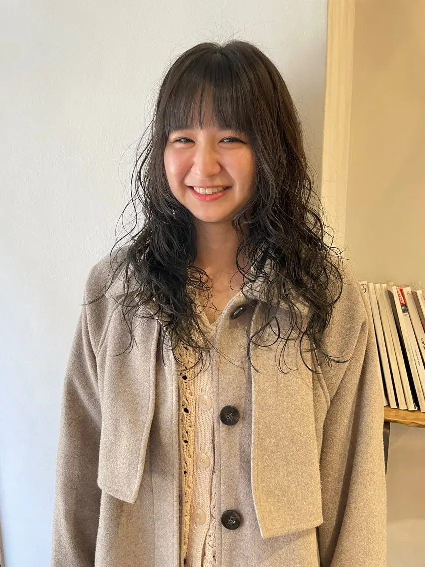 ロング パーマ ロング カット パーマ ニュアンスパーマ🪿 透明感カラー岩波ゆいのヘアスタイル