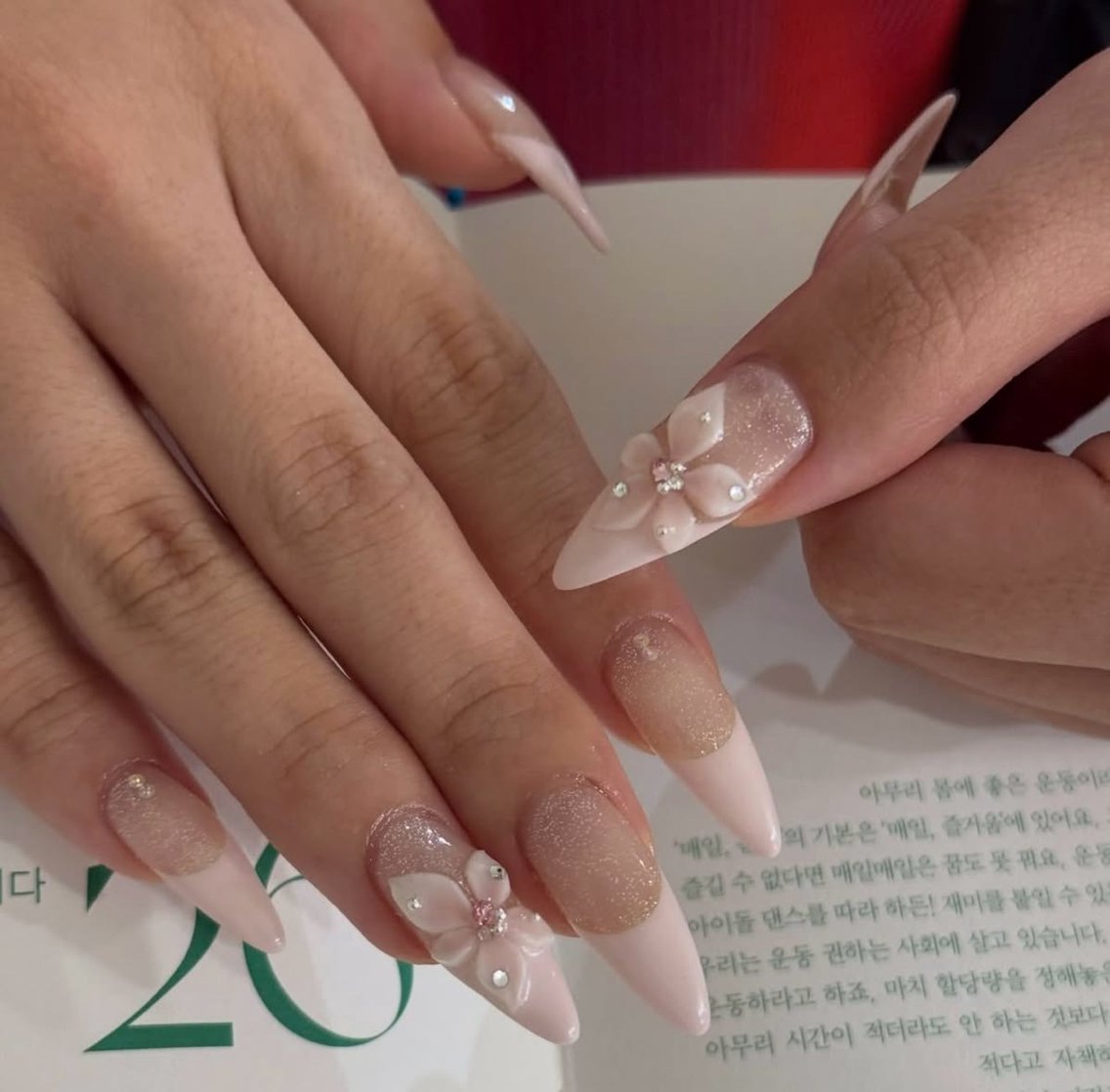 ネイル アートネイル フレンチネイル ジェルネイル キラキラネイル 韓国ネイル ハンドネイル ICE Nailsのネイルデザイン