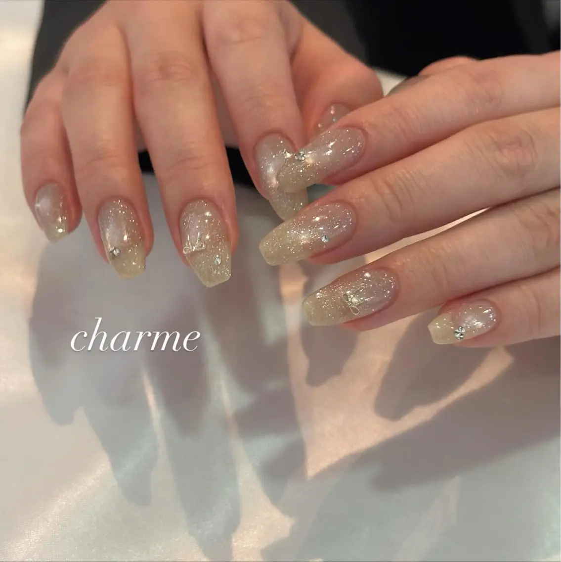 ネイル フラッシュネイル ジェルネイル キラキラネイル ワンホンネイル 冬ネイル ハンドネイル charme nailのネイルデザイン