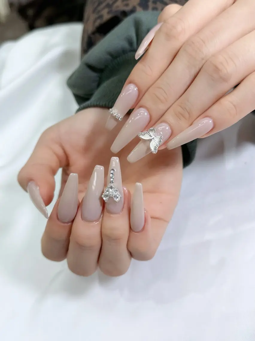 セミロング ハンドネイル Bibi nail Osakaのネイルデザイン