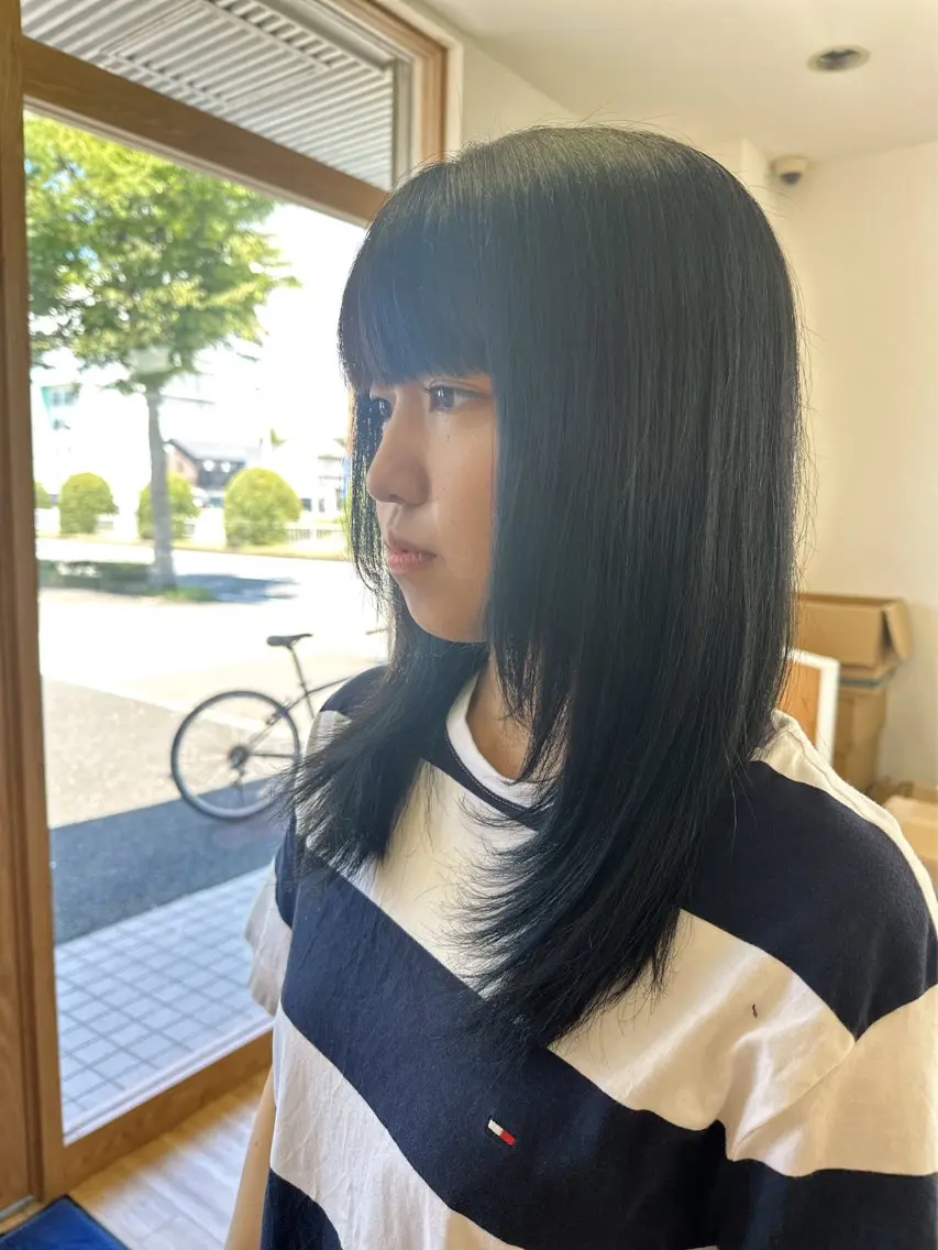 ミディアム レイヤーカット 立川 芽依のヘアスタイル