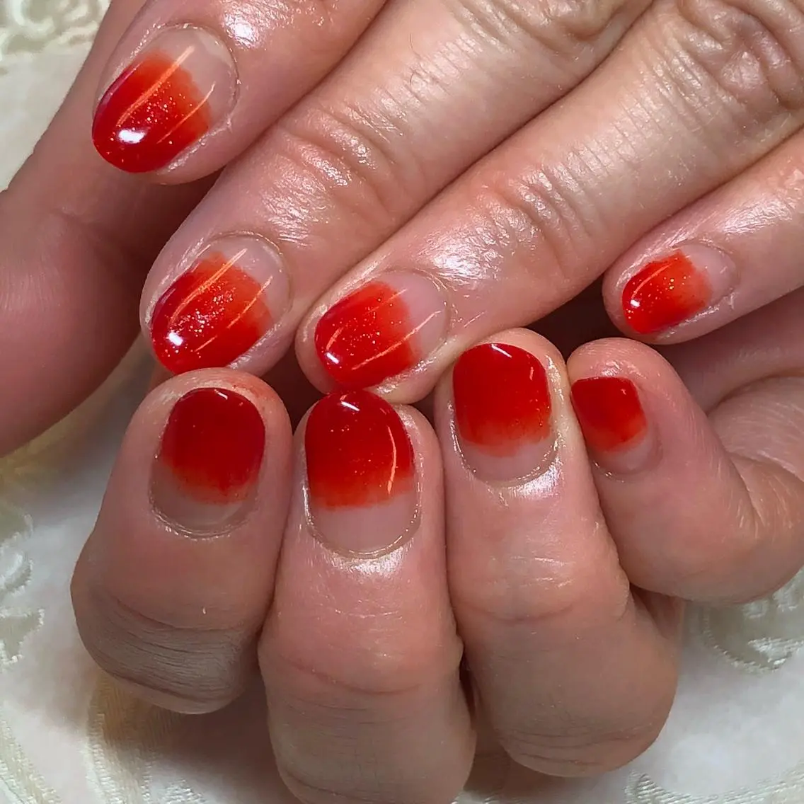 ネイル グラデーション 赤色 KIREIE NAILSのネイルデザイン