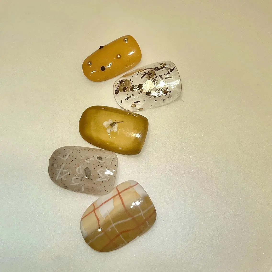 ネイル アートネイル 長さ出し ハンドネイル A85G ayakoのネイルデザイン