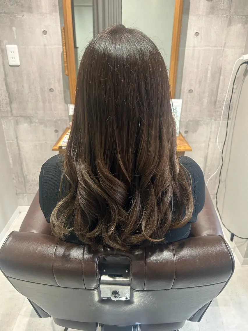 ロング 川筋 桃果のヘアスタイル