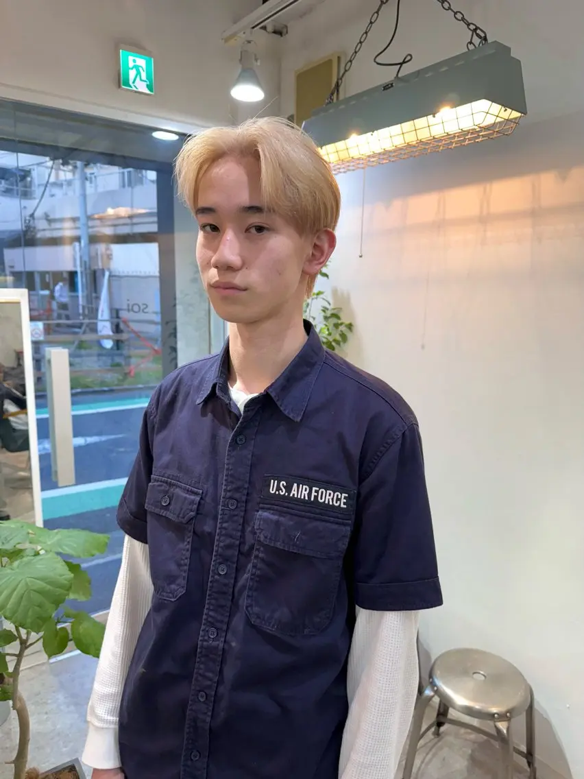 ショート カラー メンズ ベージュカラー ミルクティーベージュ カット ヘアカラー トリートメント パーマ/透明感カラー /ボブ/吉田一生のヘアスタイル