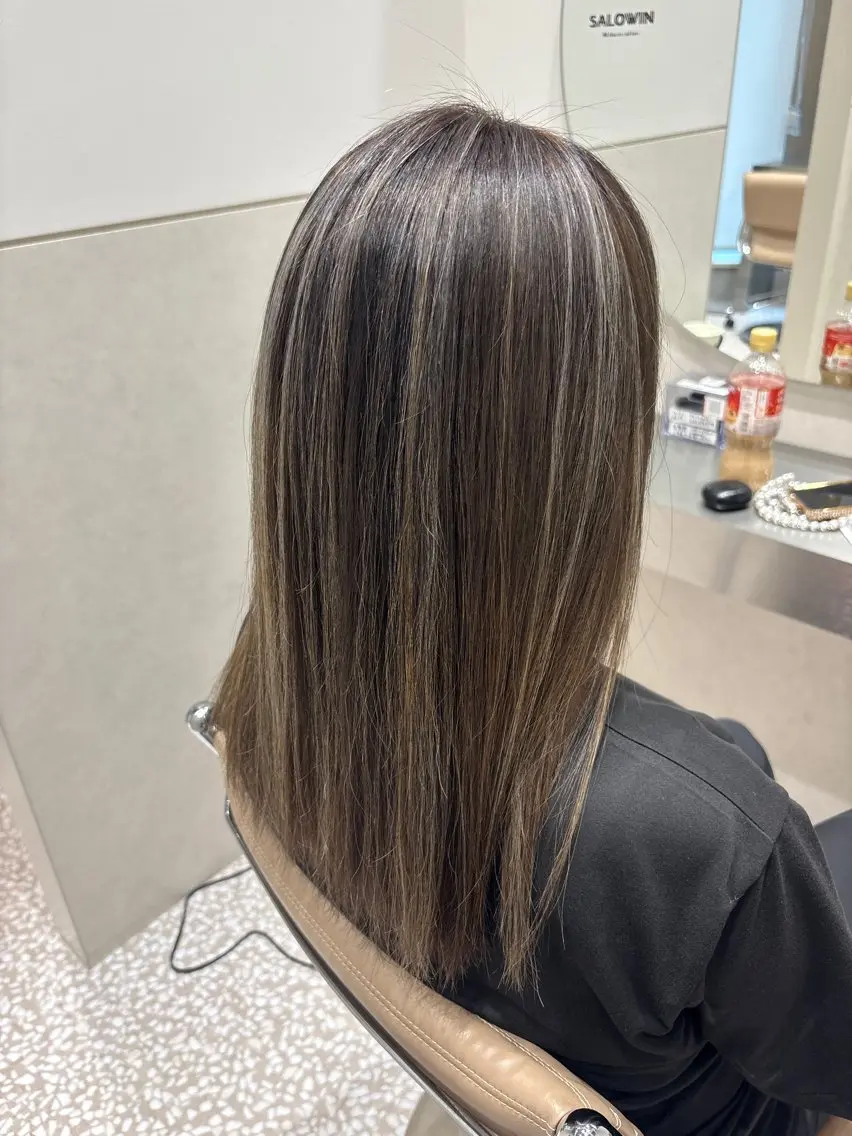 セミロング ハイライト ヘアカラー kazufumi ..のヘアスタイル