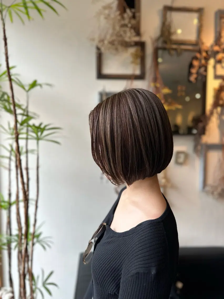 ショート カラー ハイライトカラー ボブ ハイライト かきあげバング カット ヘアカラー トリートメント 💜推しインナー カラー/菊池柊真💜のヘアスタイル