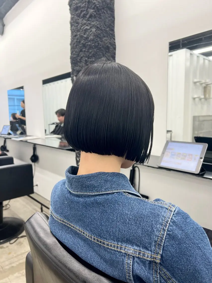 ショート カラー 切りっぱなしボブ ショートボブ 黒髪 ブルーカラー ブルーブラック カット ヘアカラー トリートメント HARU//原宿🤍 リピート率NO.1のヘアスタイル
