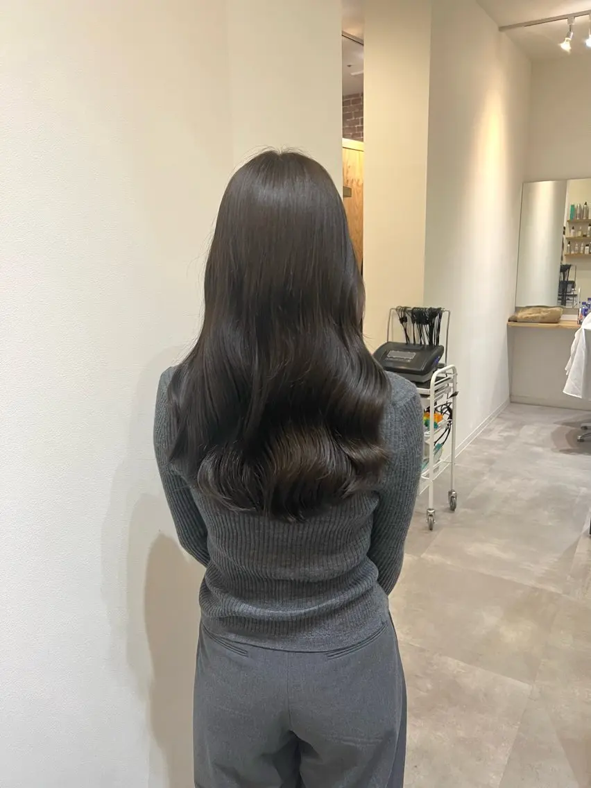 ロング カラー ブラウンカラー オリーブブラウン カット ヘアカラー トリートメント しおり/パーマ/ newi町田のヘアスタイル