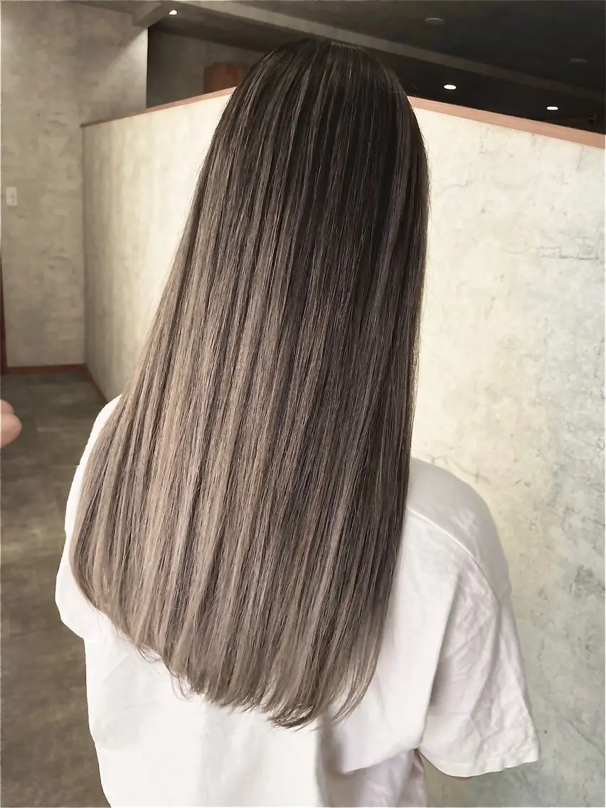 ロング カラー ヘアカラー INCE加古川 KIHO 🩵🤍のヘアスタイル
