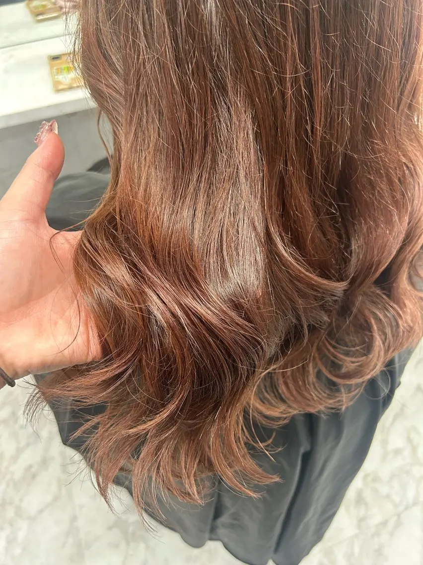 ロング カット ヘアカラー Pinq she Ayana👀🤍のヘアスタイル