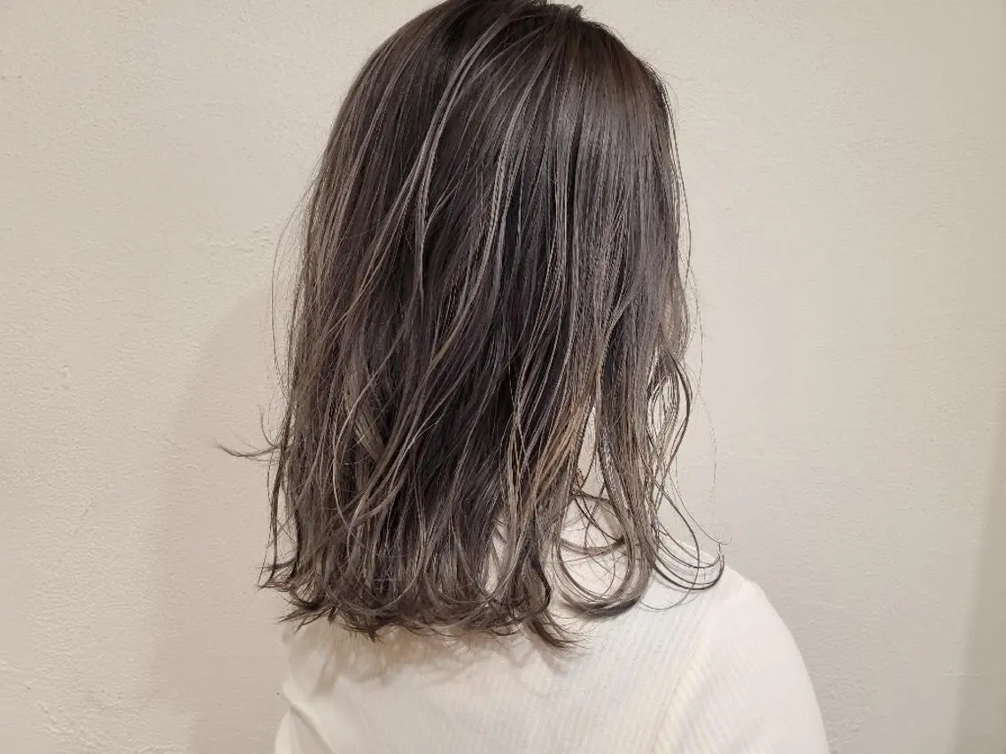 セミロング カラー バレイヤージュ 外国人風カラー レイヤーカット カット パーマ パ ルのヘアスタイル