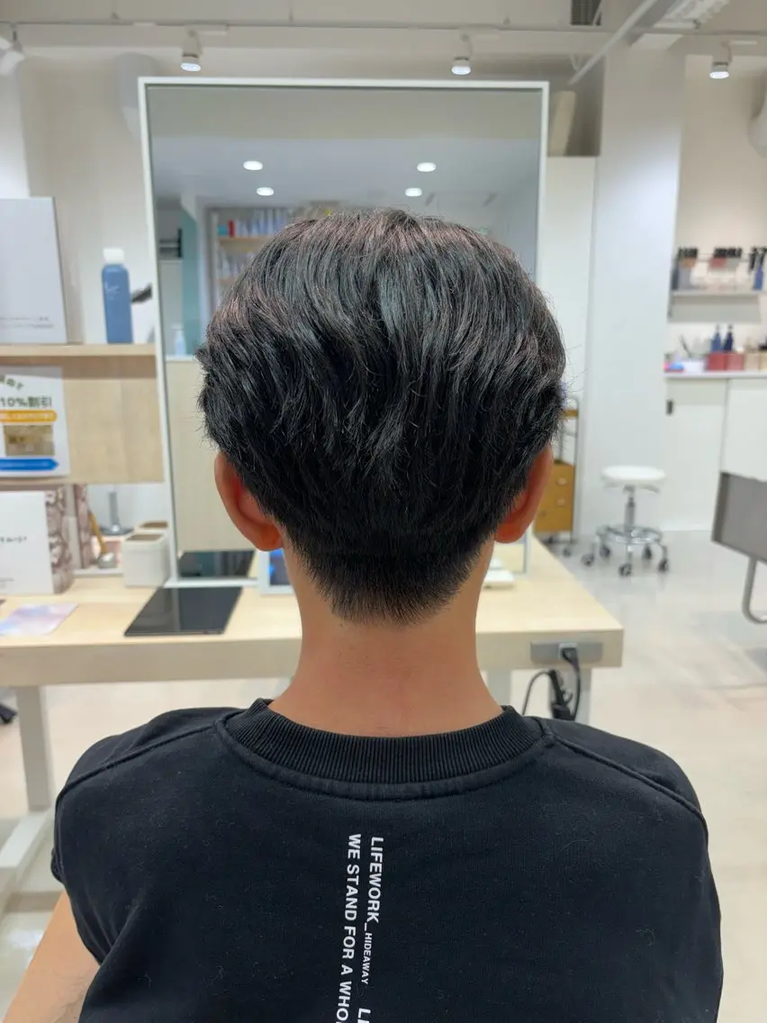 メンズ ビジネス フェードカット マッシュ スキンフェード ツーブロック スパイキーショート/ 短髪パーマ特化のヘアスタイル