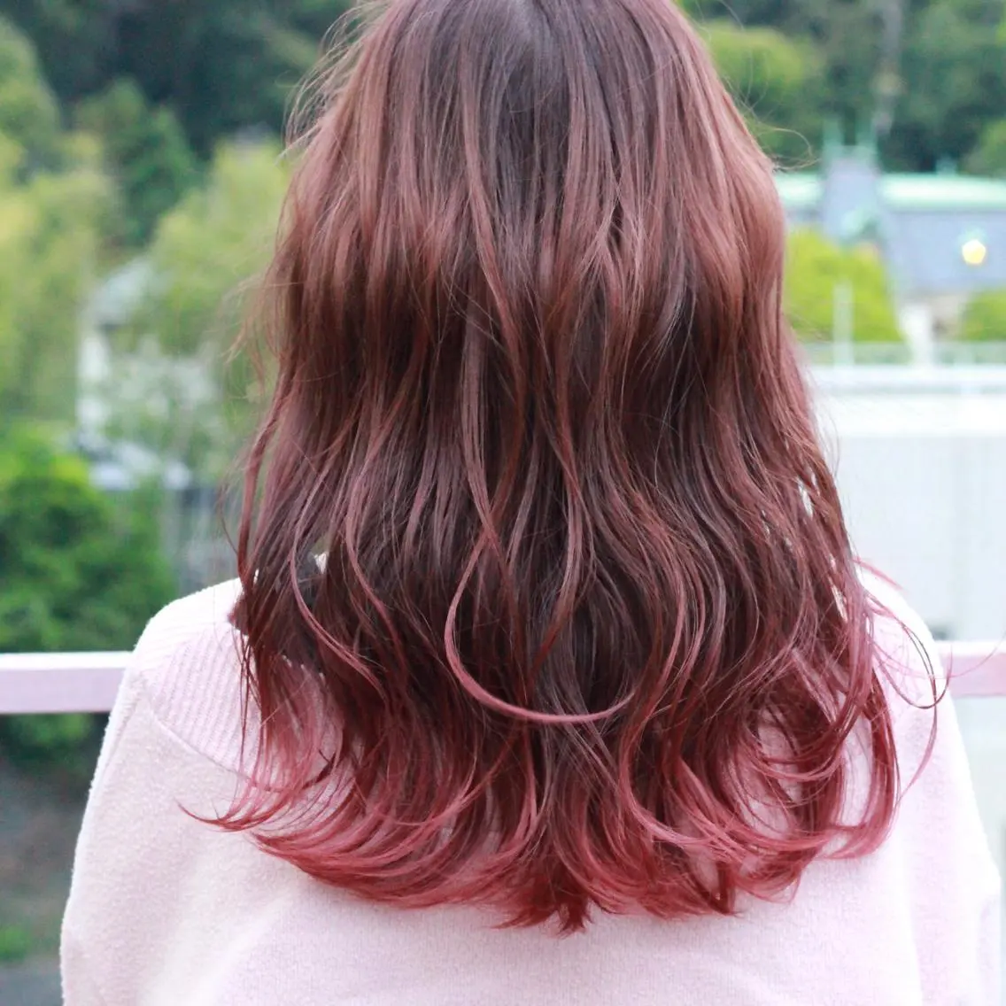 セミロング カラー グラデーションカラー ピンクカラー カット Viage （ビアージュ）のヘアスタイル
