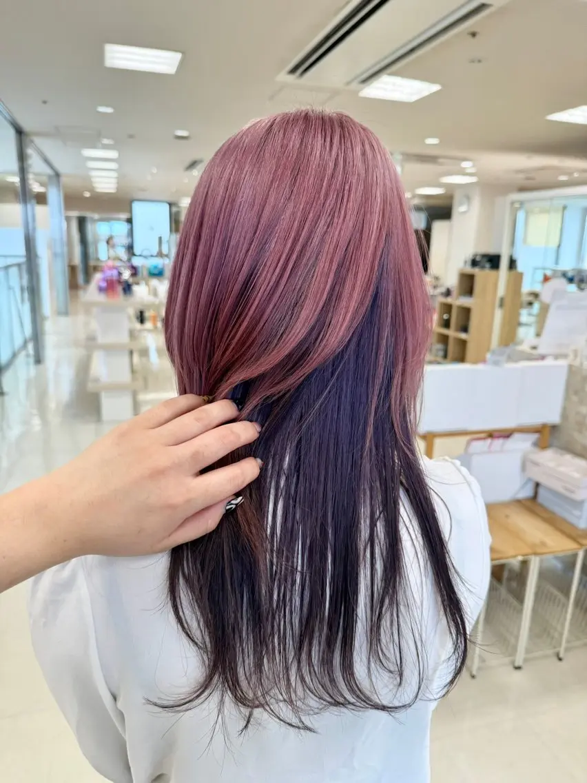 ロング ヘアカラー 岡田 和馬のヘアスタイル