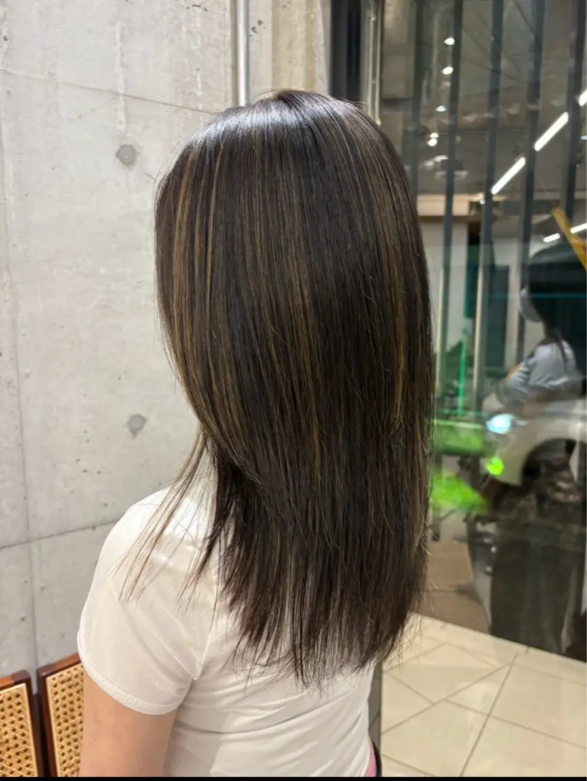 ミディアム ハイライト 飯田 優恵のヘアスタイル