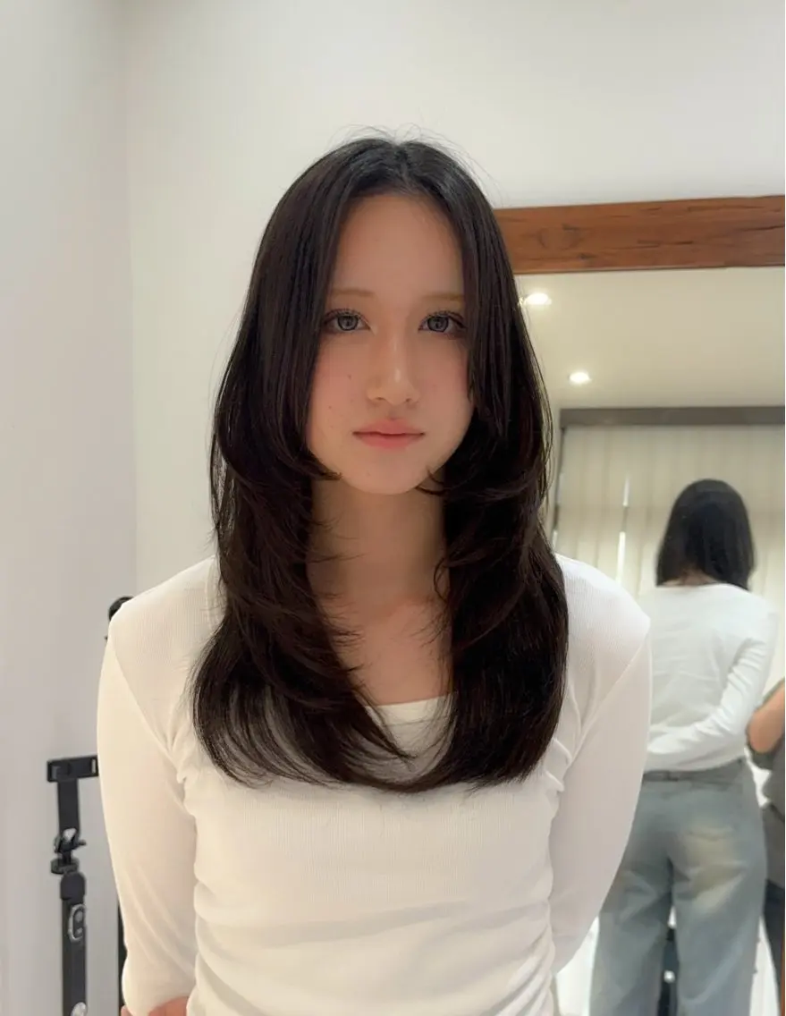 ロング カラー ヘアアレンジ ブリーチ ダブルカラー イヤリングカラー イルミナカラー ブリーチなしカラー カット トリートメント 立川レイヤー 透明感カラーaoiのヘアスタイル