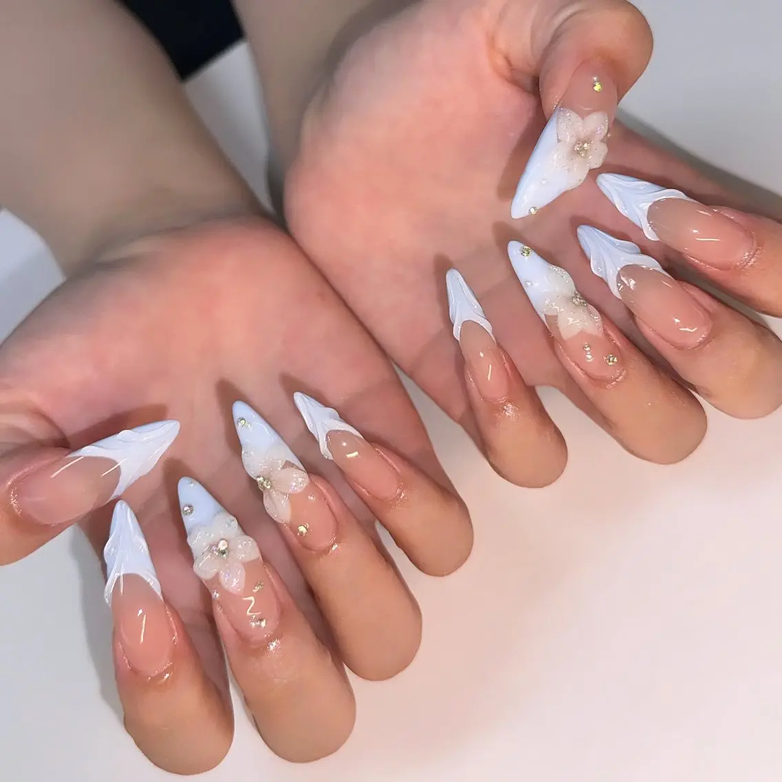 ロング ハンドネイル 🦋Nail Amo🦋のネイルデザイン