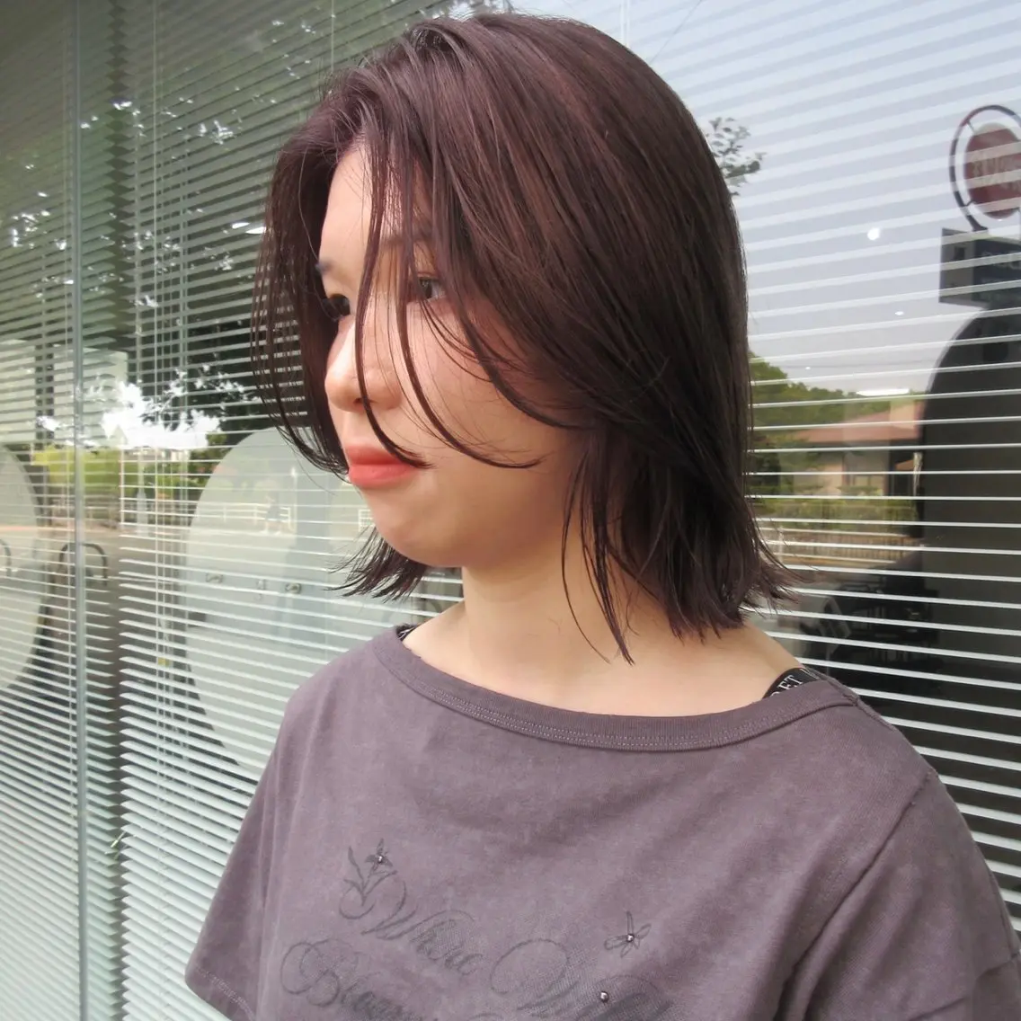 ショート カラー ブリーチ ブラウンカラー ラベンダーカラー ラベンダーブラウン ボブ qpula misuzuのヘアスタイル