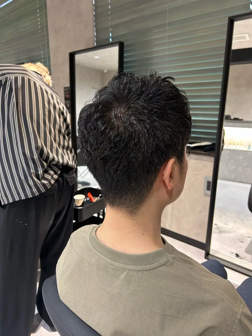 メンズ アップバング 刈り上げ カット 《.Xian》リク/ 艶カラー✨カット✂️のヘアスタイル