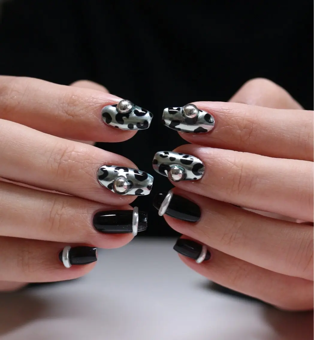 ネイル 韓国ネイル ミラーネイル シルバー ハンドネイル Baku Nailsのネイルデザイン