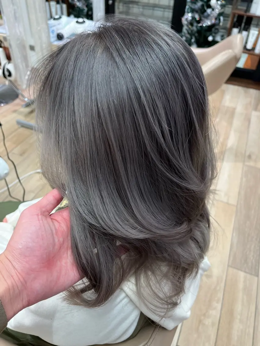 セミロング カラー カット ヘアカラー トリートメント 斉藤 翔平のヘアスタイル