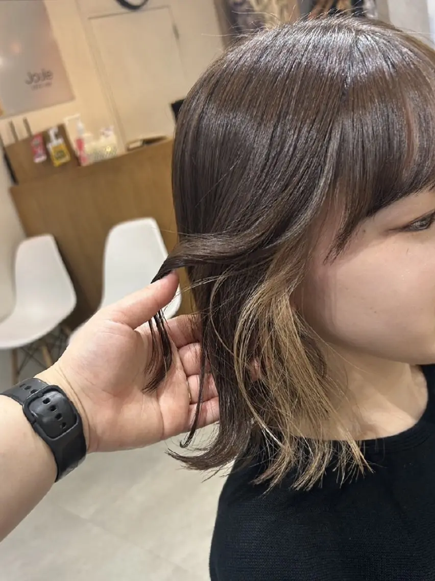 【髪に遊び心が欲しい!チラッと見えるワンポイントカラー🔥】🐝カット+インナーカラー+透明感カラー+トリートメント🐝の写真