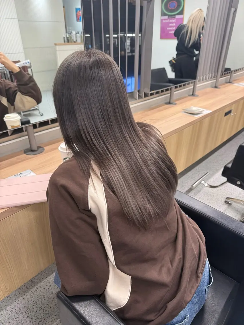 ロング ツヤ髪 透明感カラー ゆいなのヘアスタイル