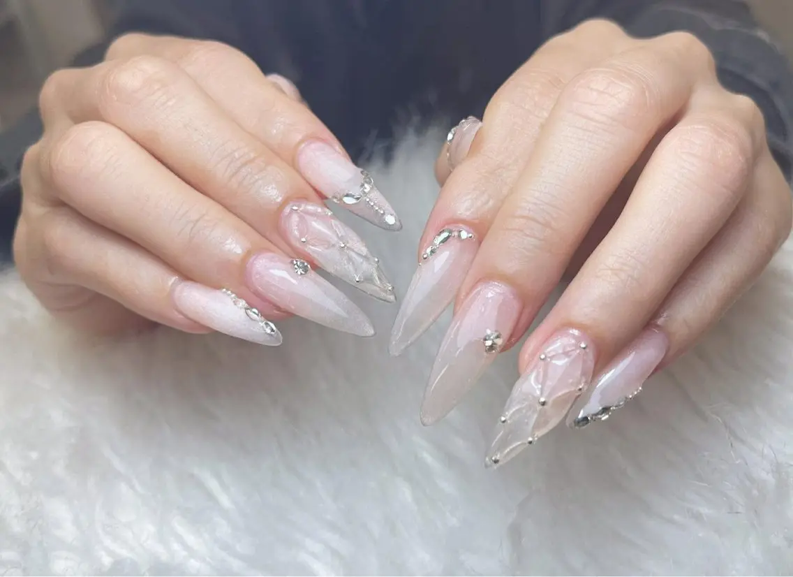 ネイル フレンチネイル ジェルネイル ガーリー 韓国ネイル ロングネイル ハンドネイル NieNail Nezukoのネイルデザイン