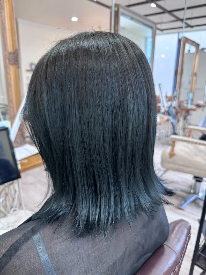 ミディアム カラー 切りっぱなしボブ 黒髪 ブルーカラー ブルーブラック ブルーグレー カット ヘアカラー トリートメント 新越谷noble店長 松本拓也▶◀*.のヘアスタイル