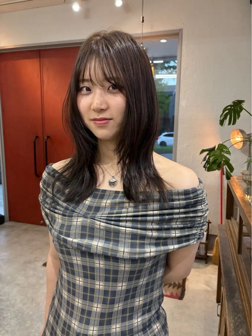 セミロング カラー 長谷 若奈のヘアスタイル