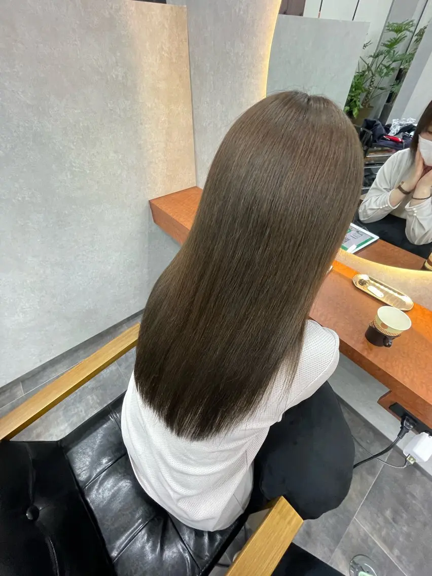 セミロング 佐藤 菜穂のヘアスタイル