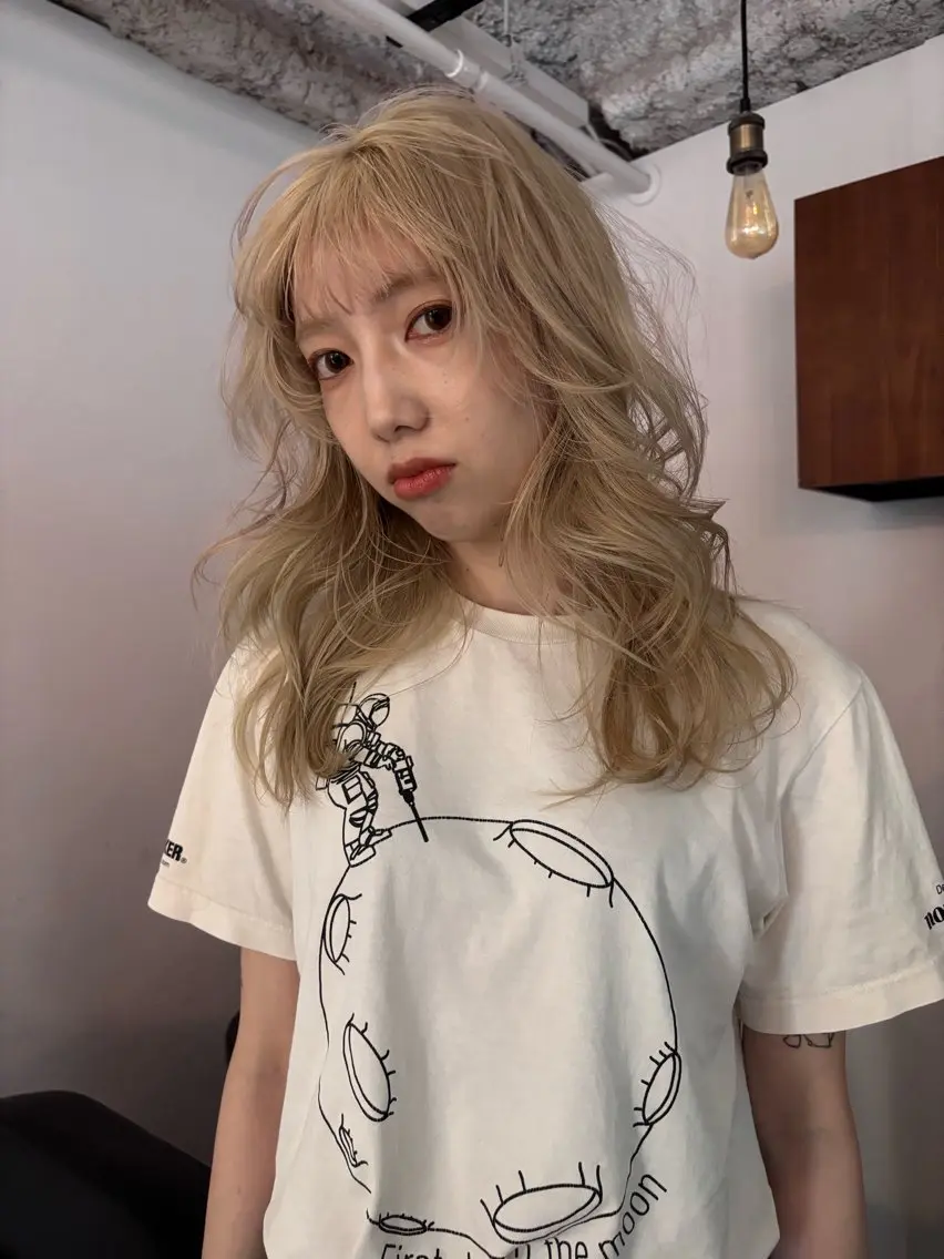 セミロング カラー 透明感カラー グレージュ ヘアカラー Iwai sのヘアスタイル