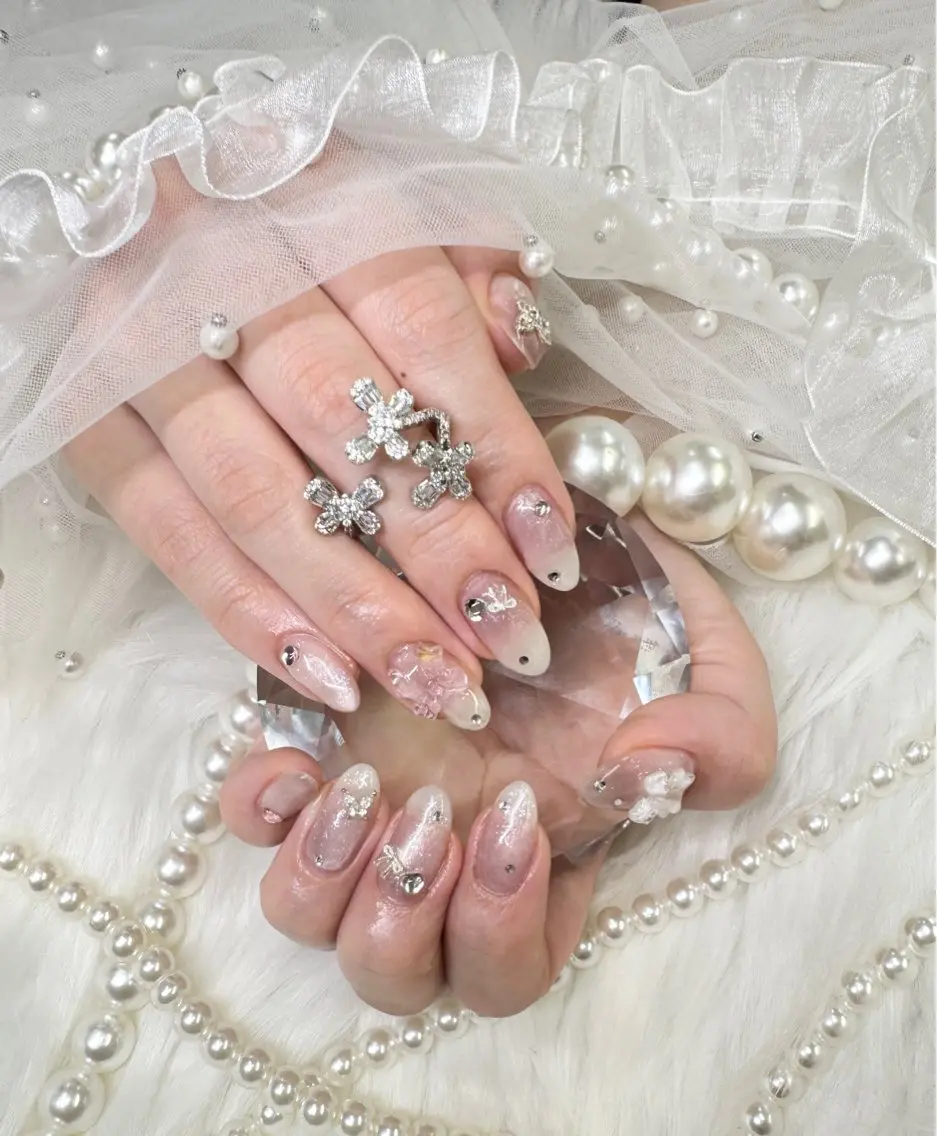 ネイル アートネイル フレンチネイル ジェルネイル ガラスフレンチ グラデーション Queeens nailのネイルデザイン