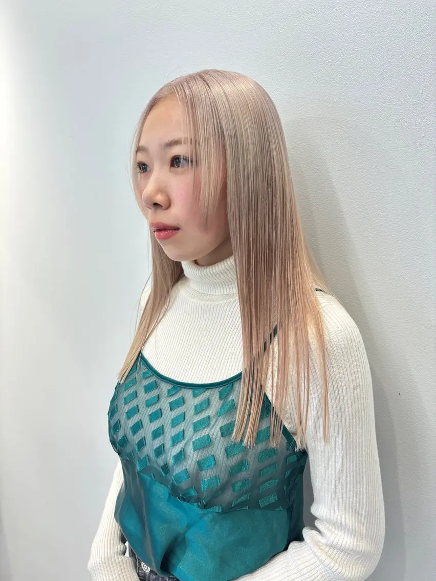 ロング カラー ベージュカラー ブロンド ブロンドベージュ ホワイトブロンド カットモデル募集 /RIOのヘアスタイル